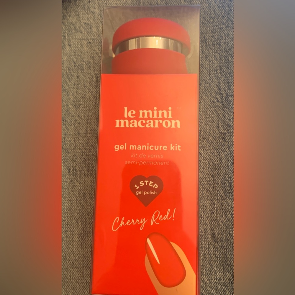 Le Mini Macaron Gel Manicure Kit